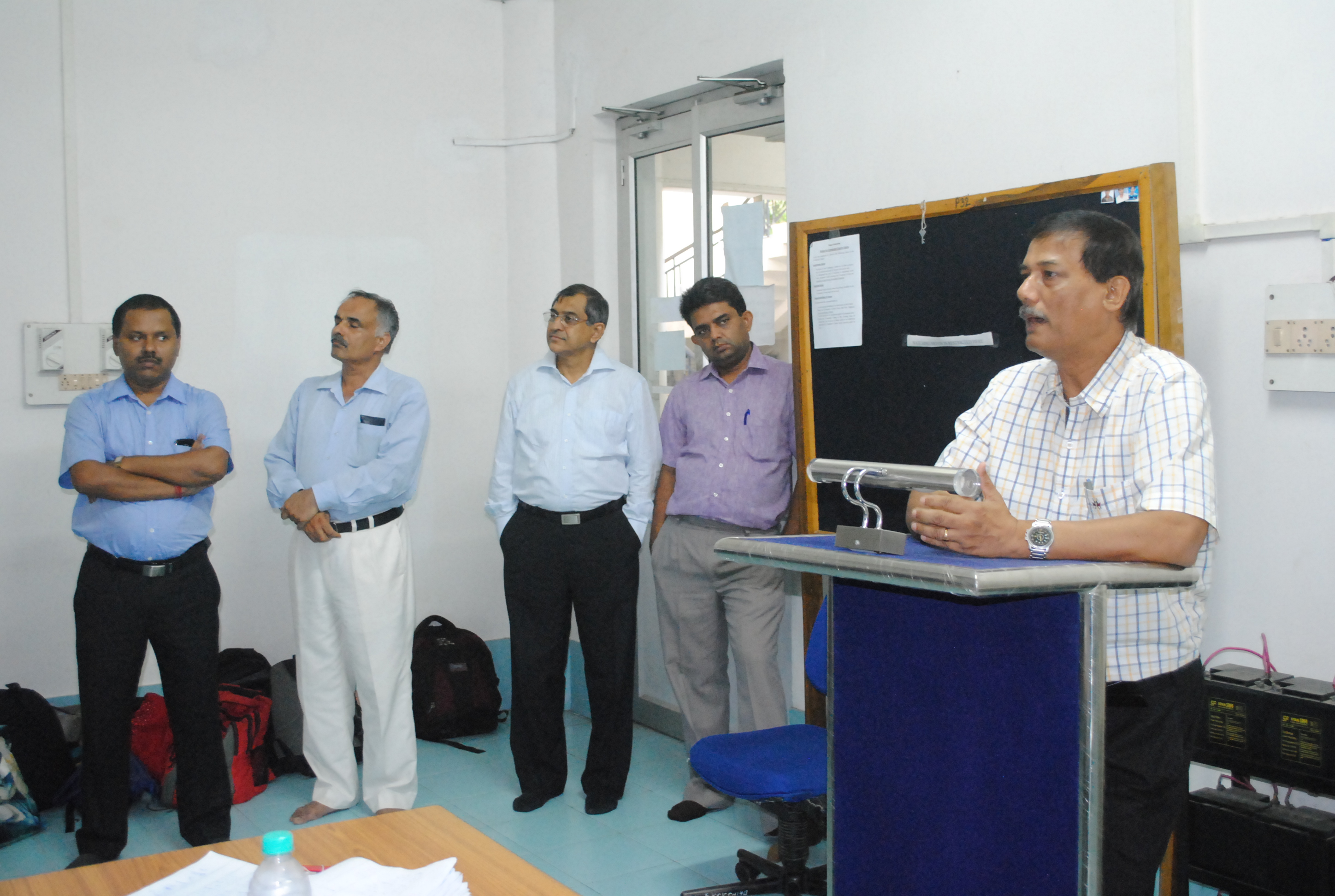 Dean, School of Engineering addressing the participants